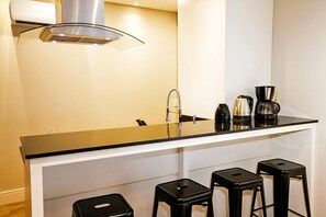 Living area | 32-inch TV with cable channels - Hotel Ingleses Holiday (Florianopolis)