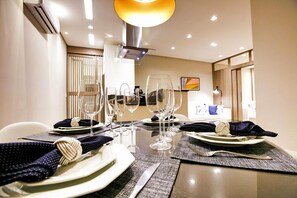 Living area | 32-inch TV with cable channels - Hotel Ingleses Holiday (Florianopolis)