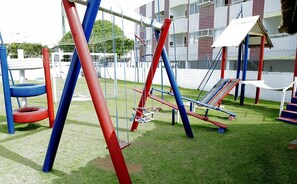 Área de juegos infantiles al aire libre