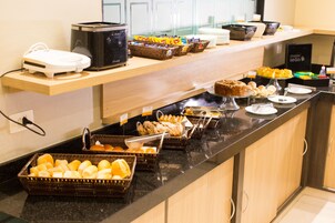 Daily buffet breakfast (BRL 45.00 per person)