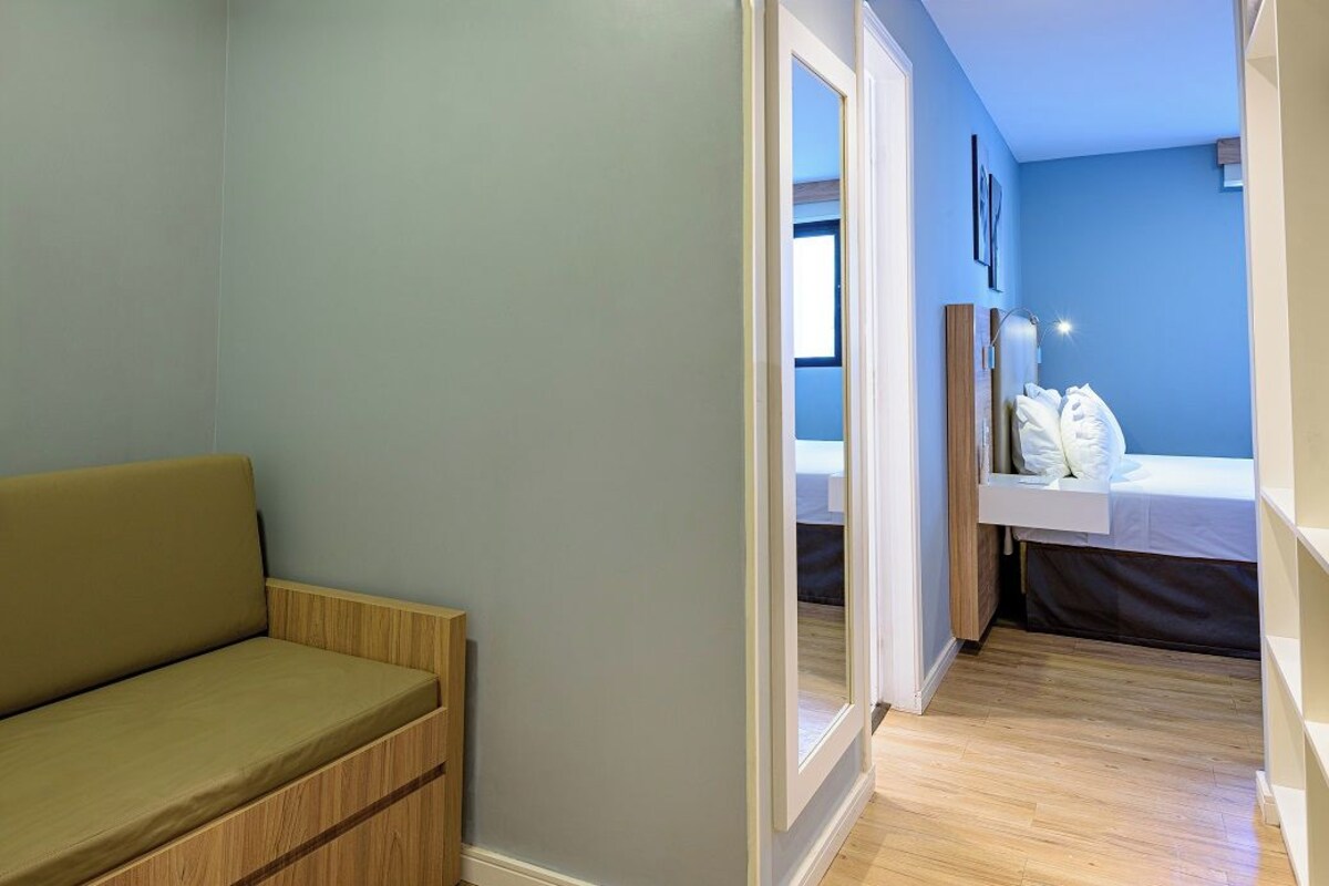 Single Room | Minibar, in-room safe, desk, blackout curtains