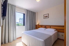 Apartamento Luxo Duplo Casal | 1 bedroom, minibar, in-room safe, desk - Hotel Flat Petras (Curitiba)