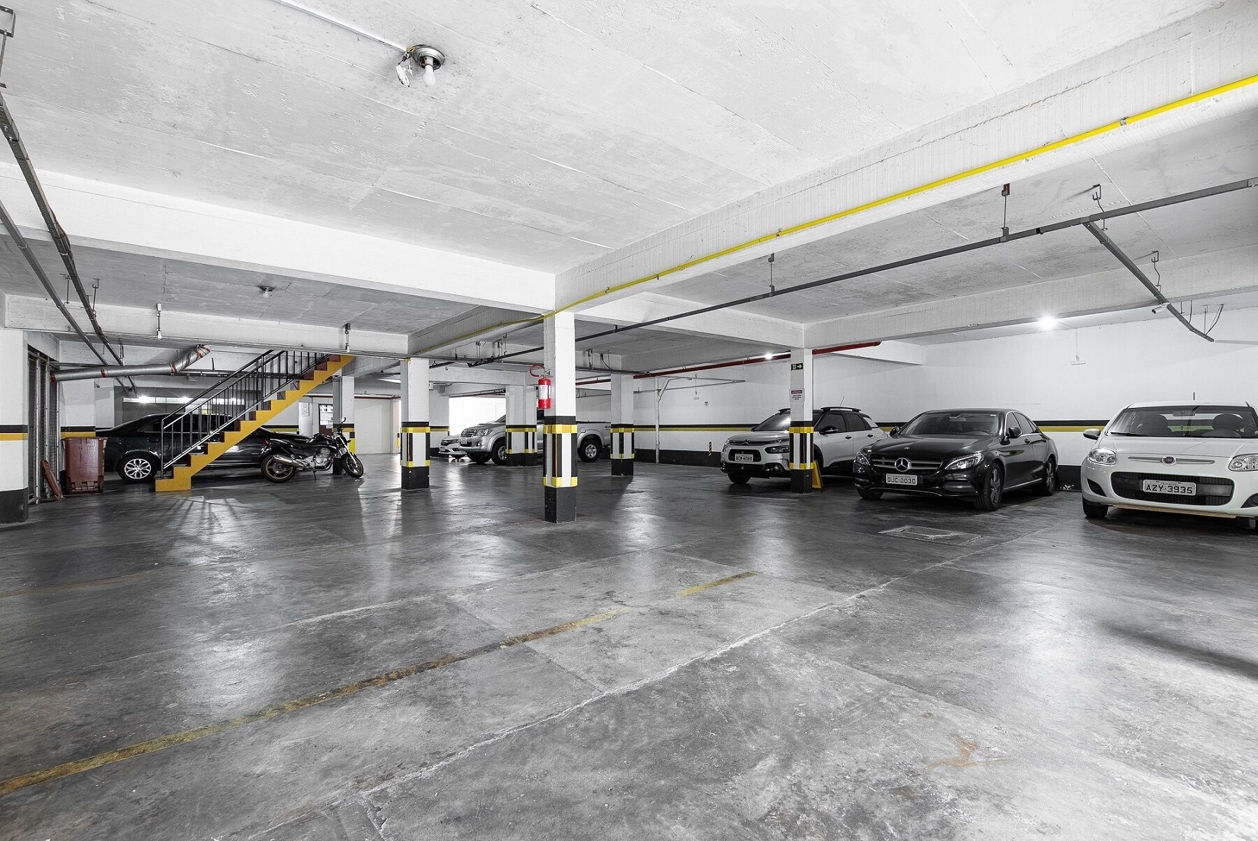 valet parking (surcharge) (30 per day)