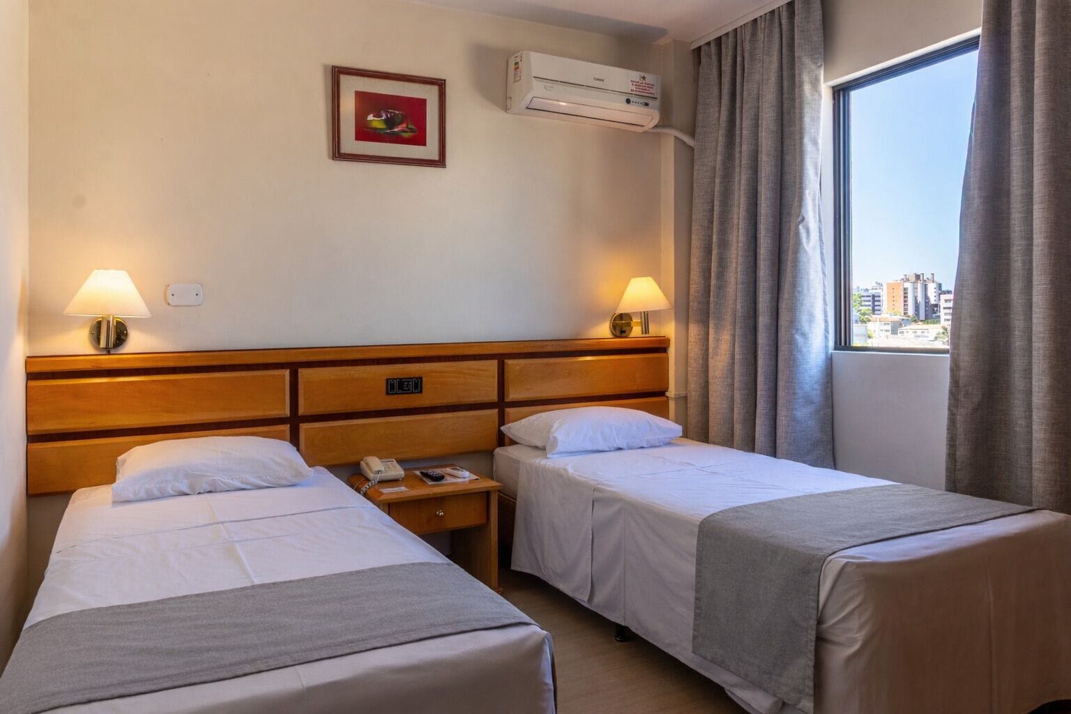 Apartamento Luxo Duplo Solteiro  | 1 chambre, minibar, coffres-forts dans les chambres, bureau