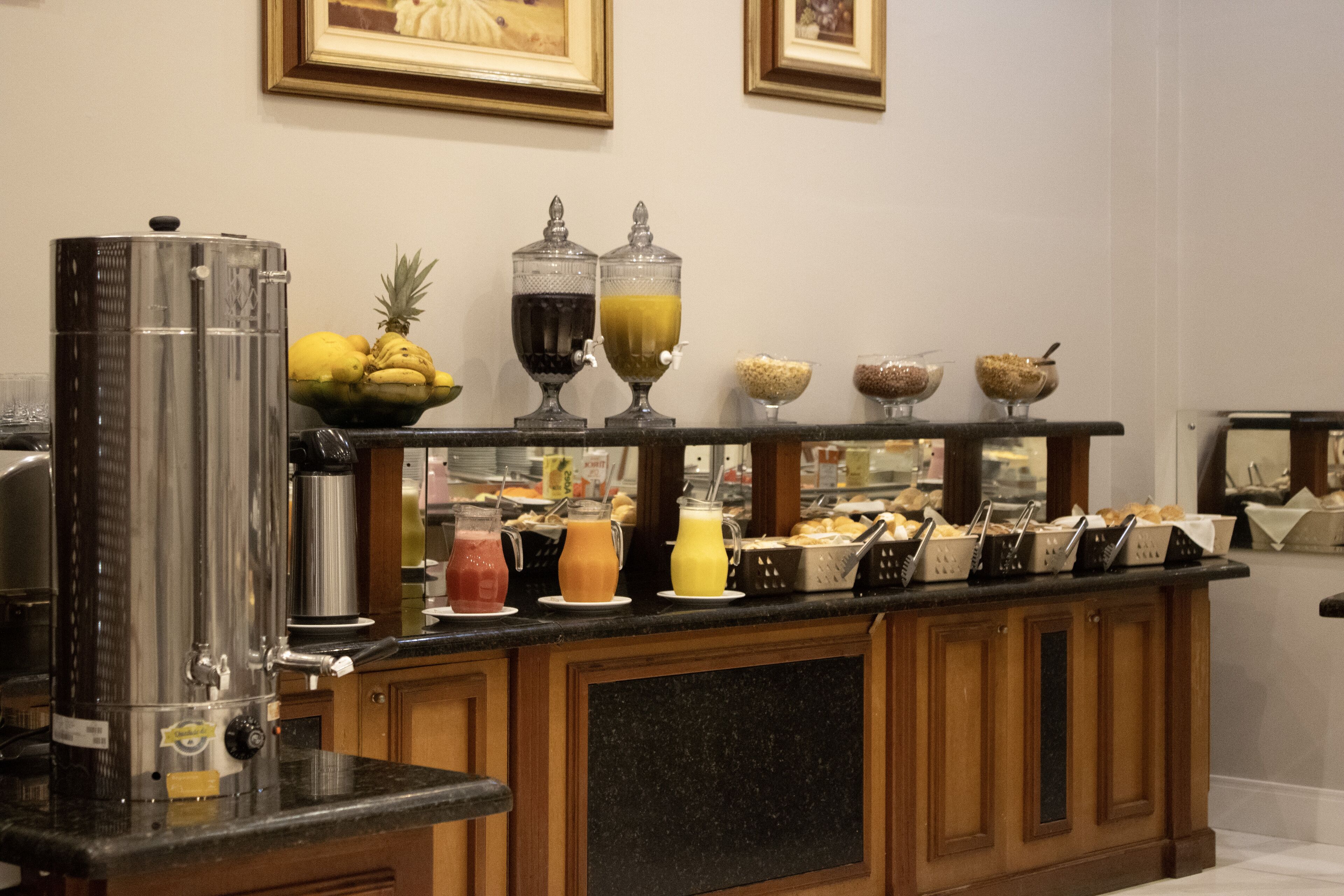 free daily full breakfast