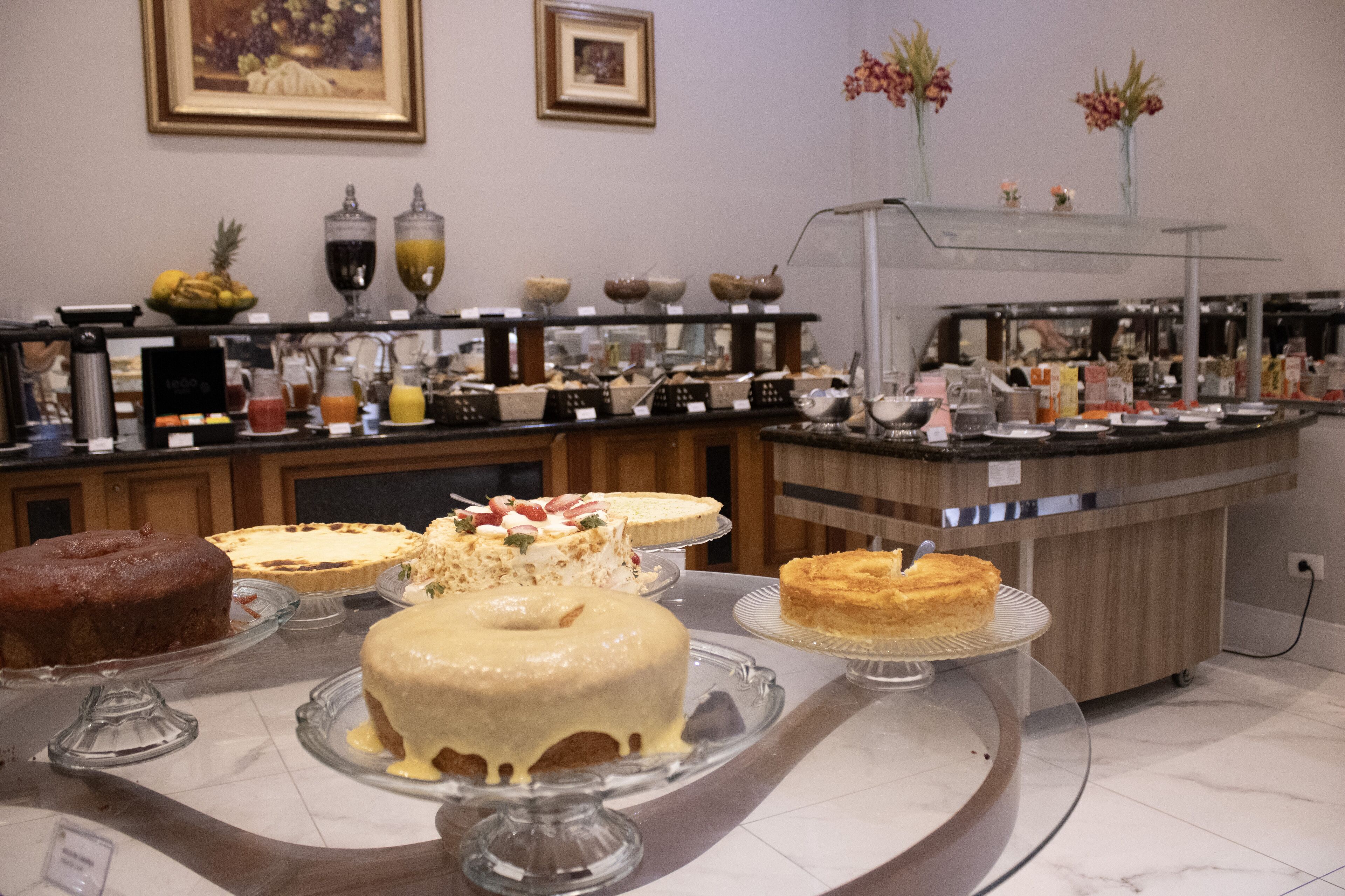 free daily full breakfast