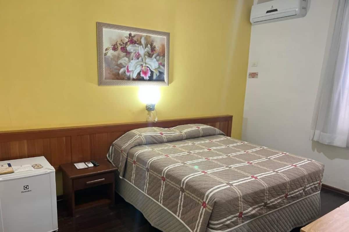 Minibar, desk, free WiFi, bed sheets