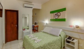 Apartamento - Economico | Minibar, escritorio, wifi gratis y ropa de cama