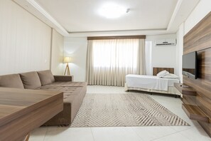 Svit Presidential | Minibar, värdeförvaringsskåp på rummet och skrivbord