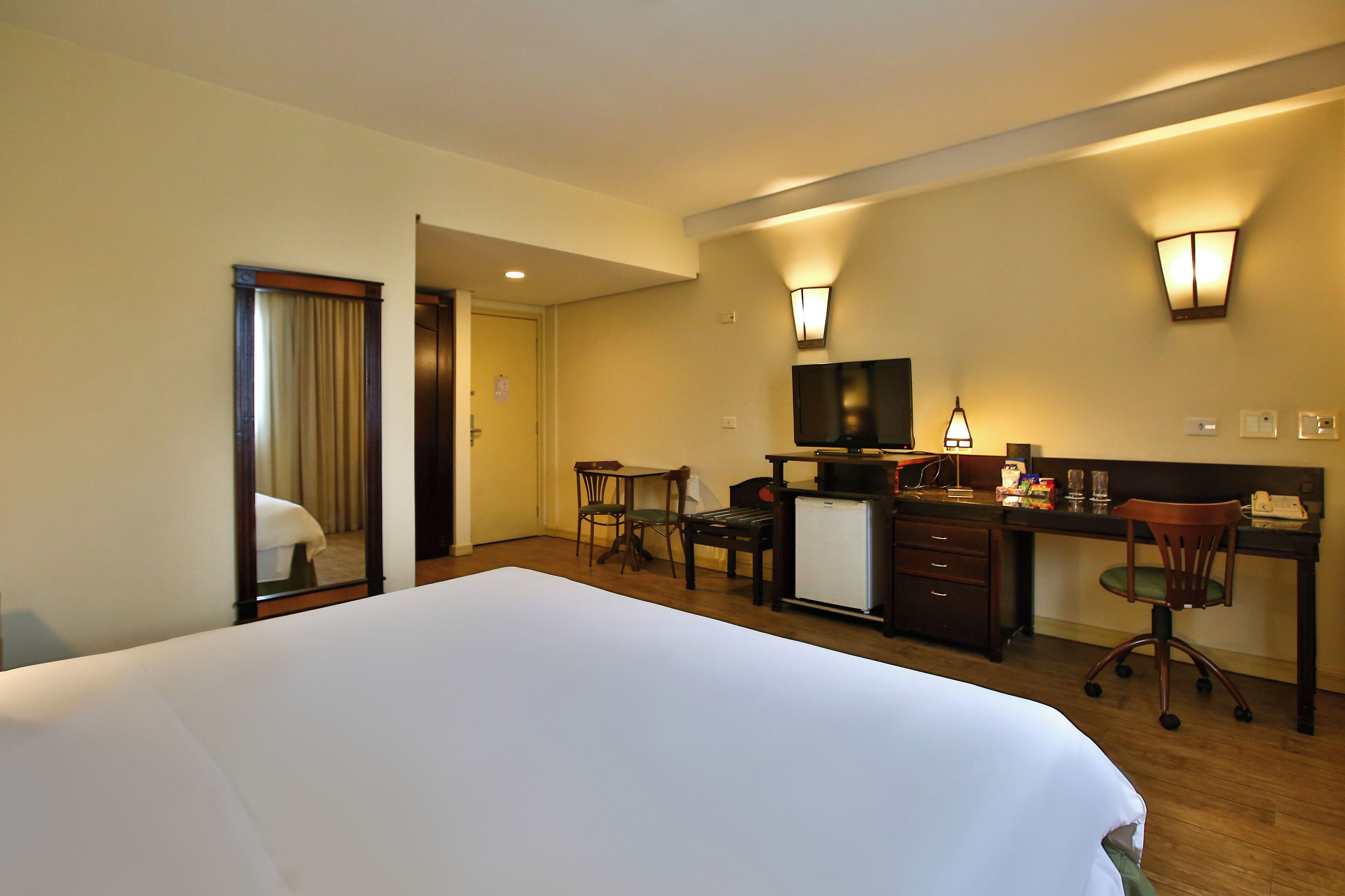 standard double room | minibar, in-room safe, desk, laptop workspace