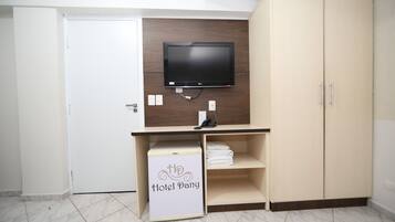 Triple Room | Premium bedding, free cribs/infant beds, bed sheets