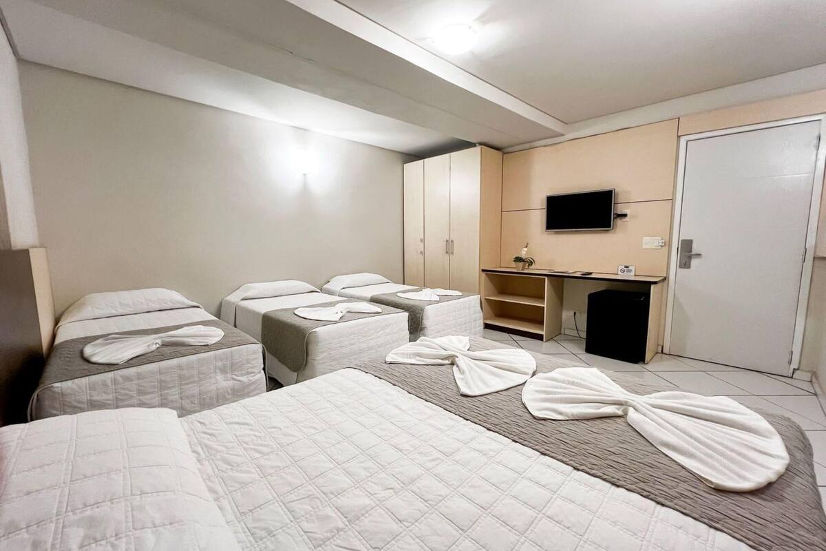 Premium bedding, free cots/infant beds, bed sheets