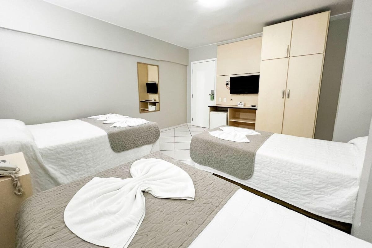 Premium bedding, free cots/infant beds, bed sheets