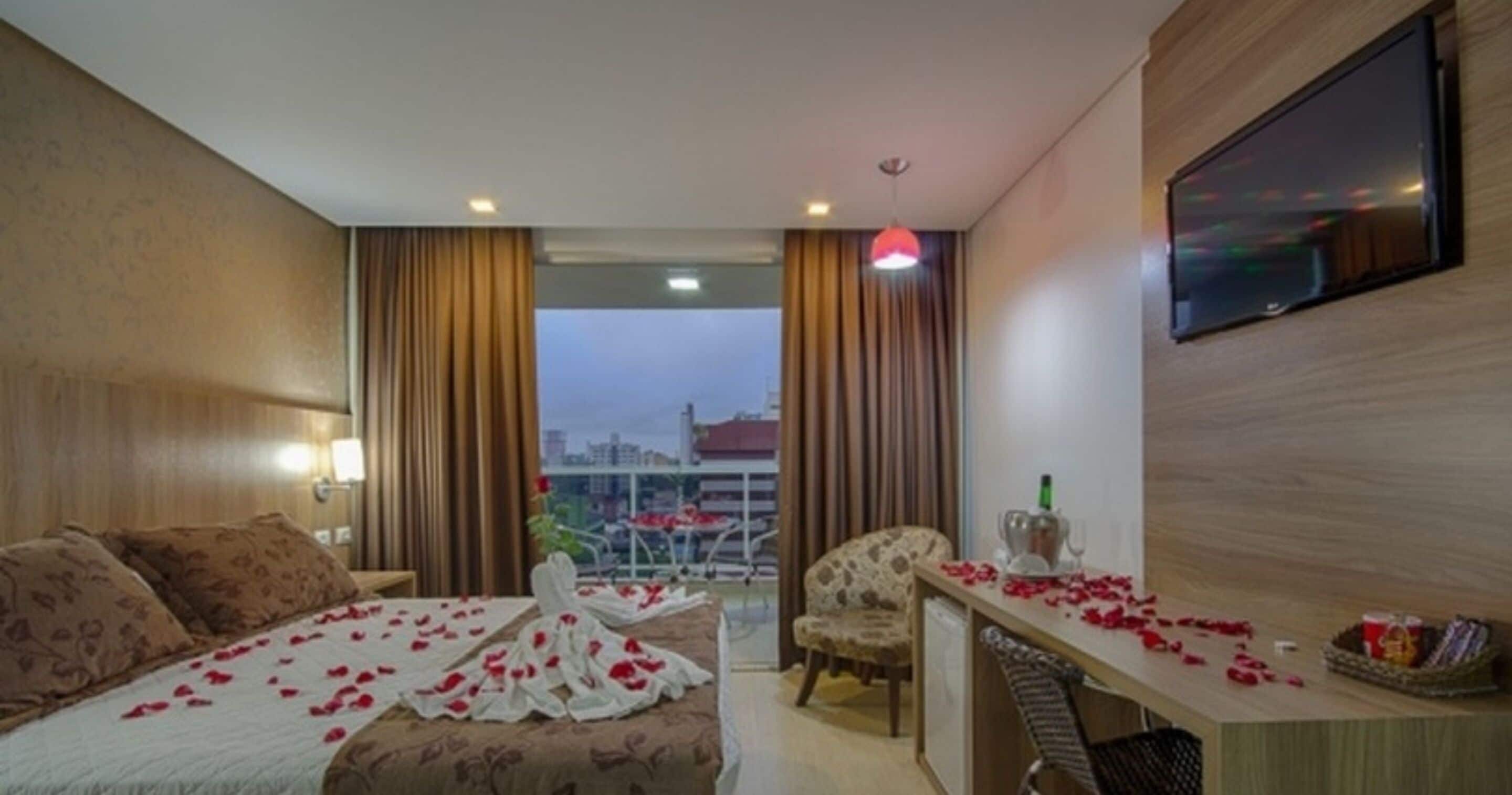 Ropa de cama de alta calidad y minibar 