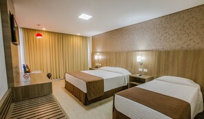 Deluxe Room | Premium bedding, minibar, in-room safe, desk - Foz Presidente Comfort Hotel (Foz do Iguaçu)