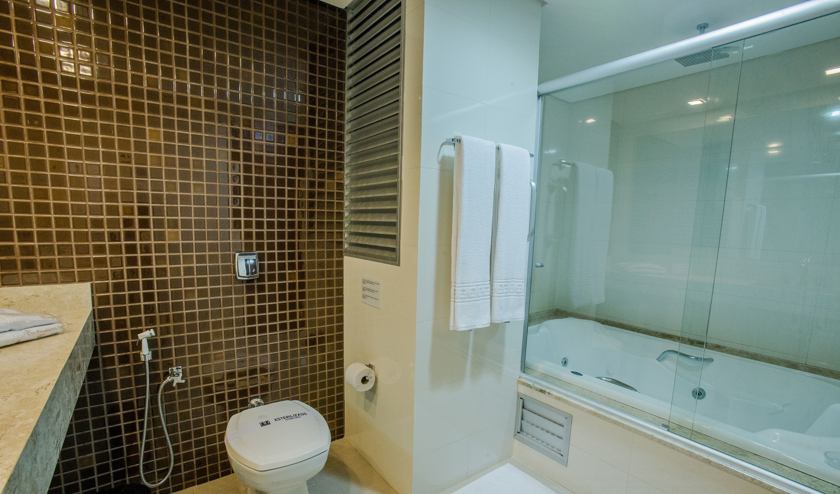 suite presidente | bathroom | free toiletries, hair dryer, towels