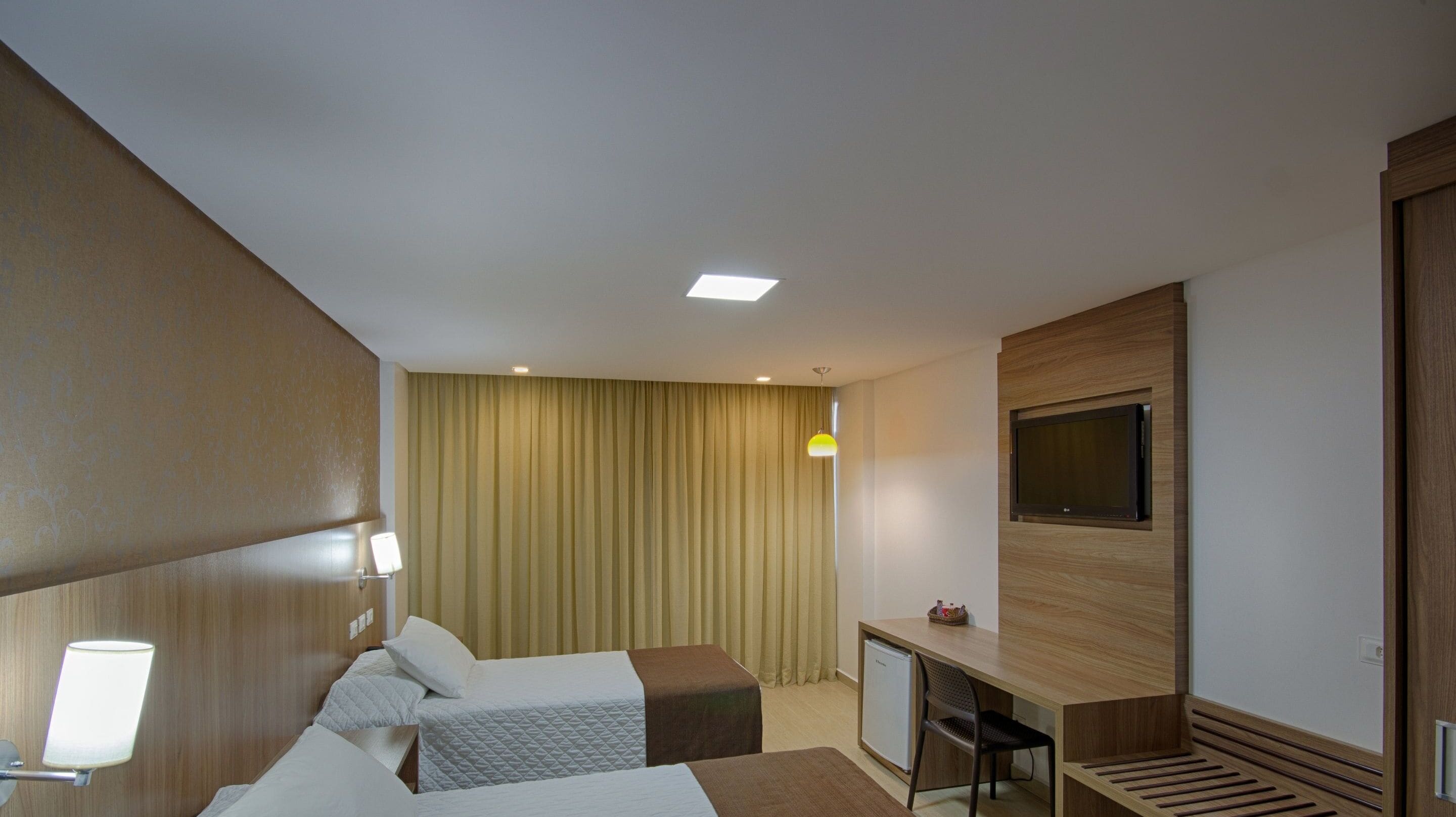 deluxe room | premium bedding, minibar, in-room safe, desk