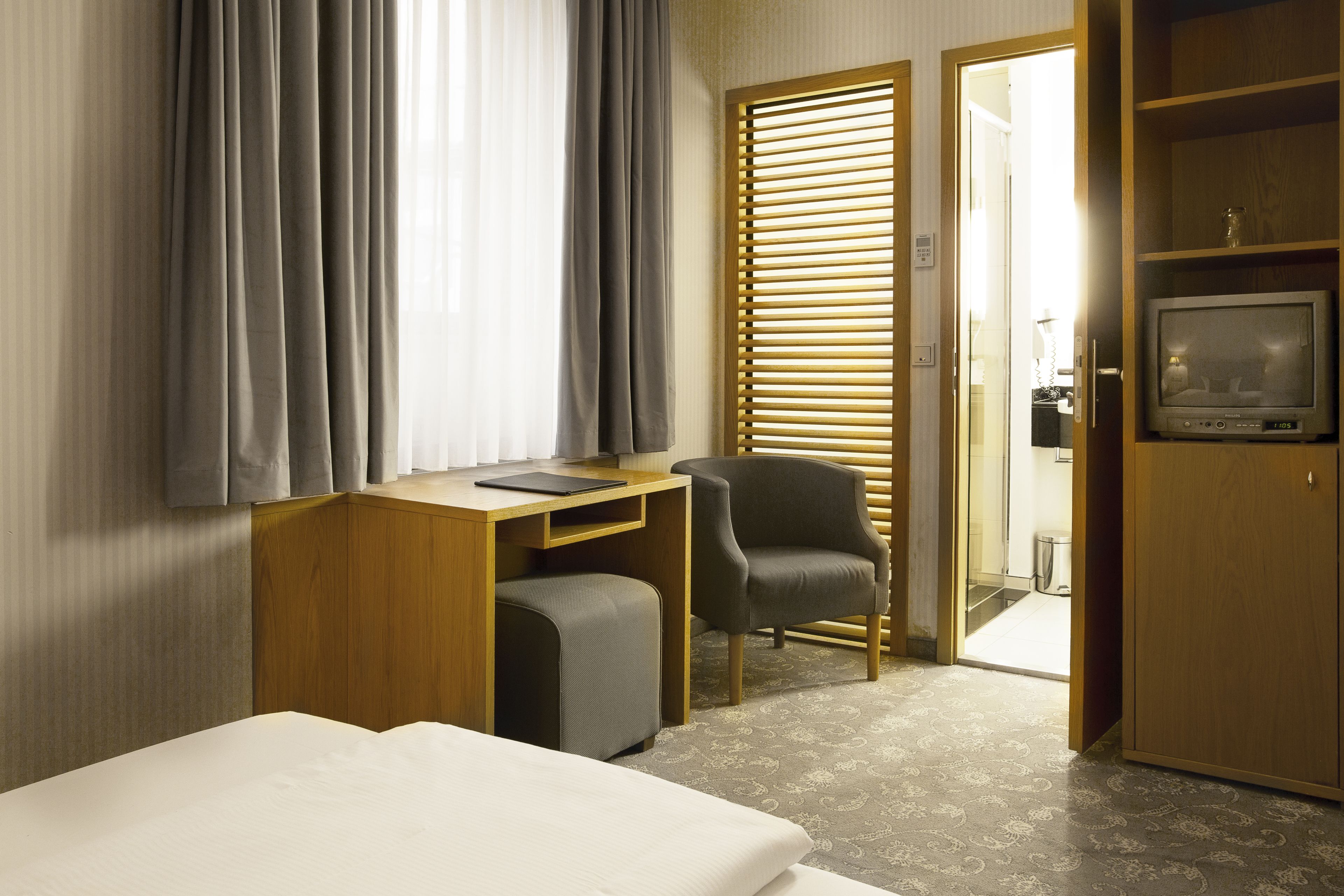 in-room safe, desk, laptop workspace, free wifi