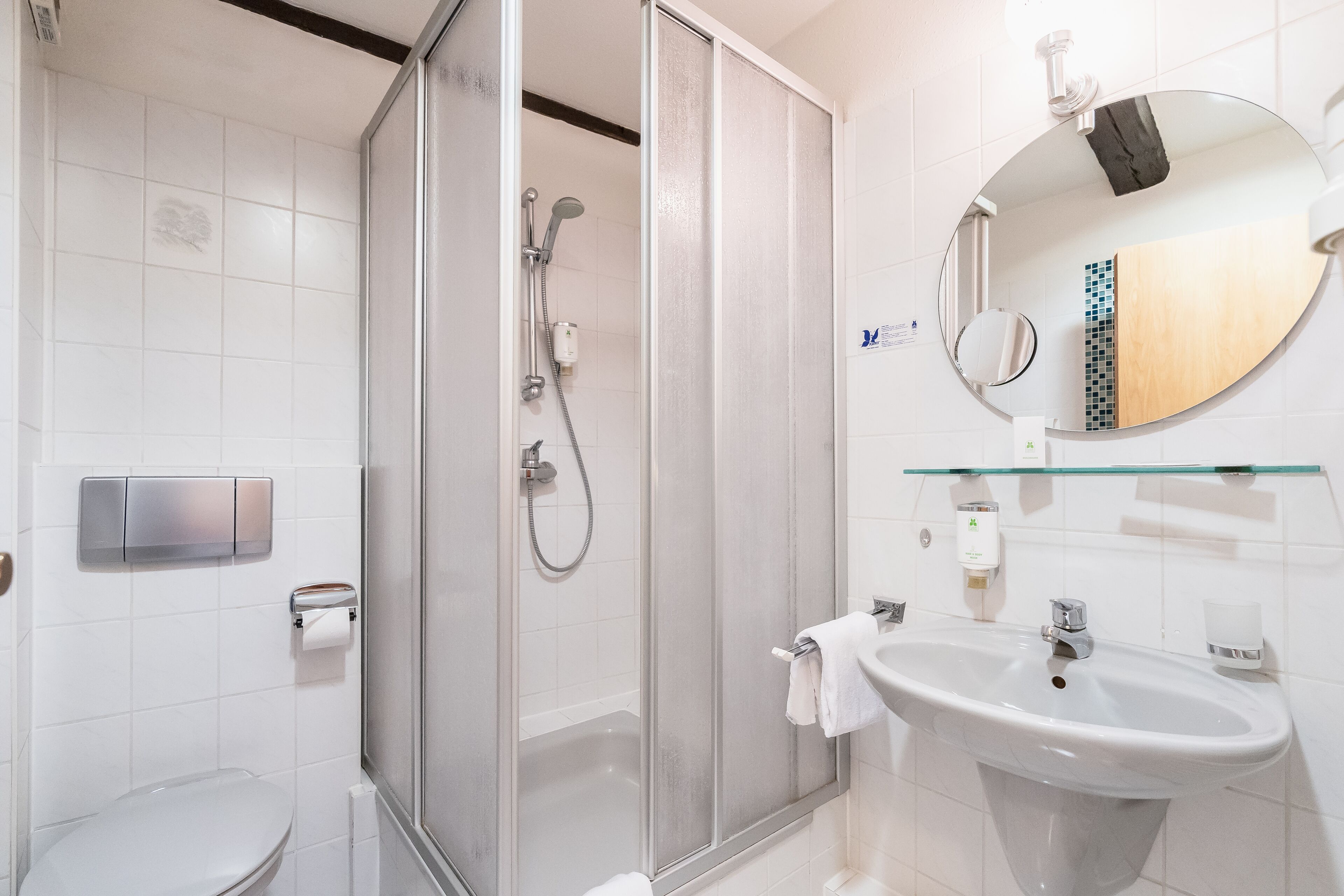 single room | bathroom | free toiletries, towels