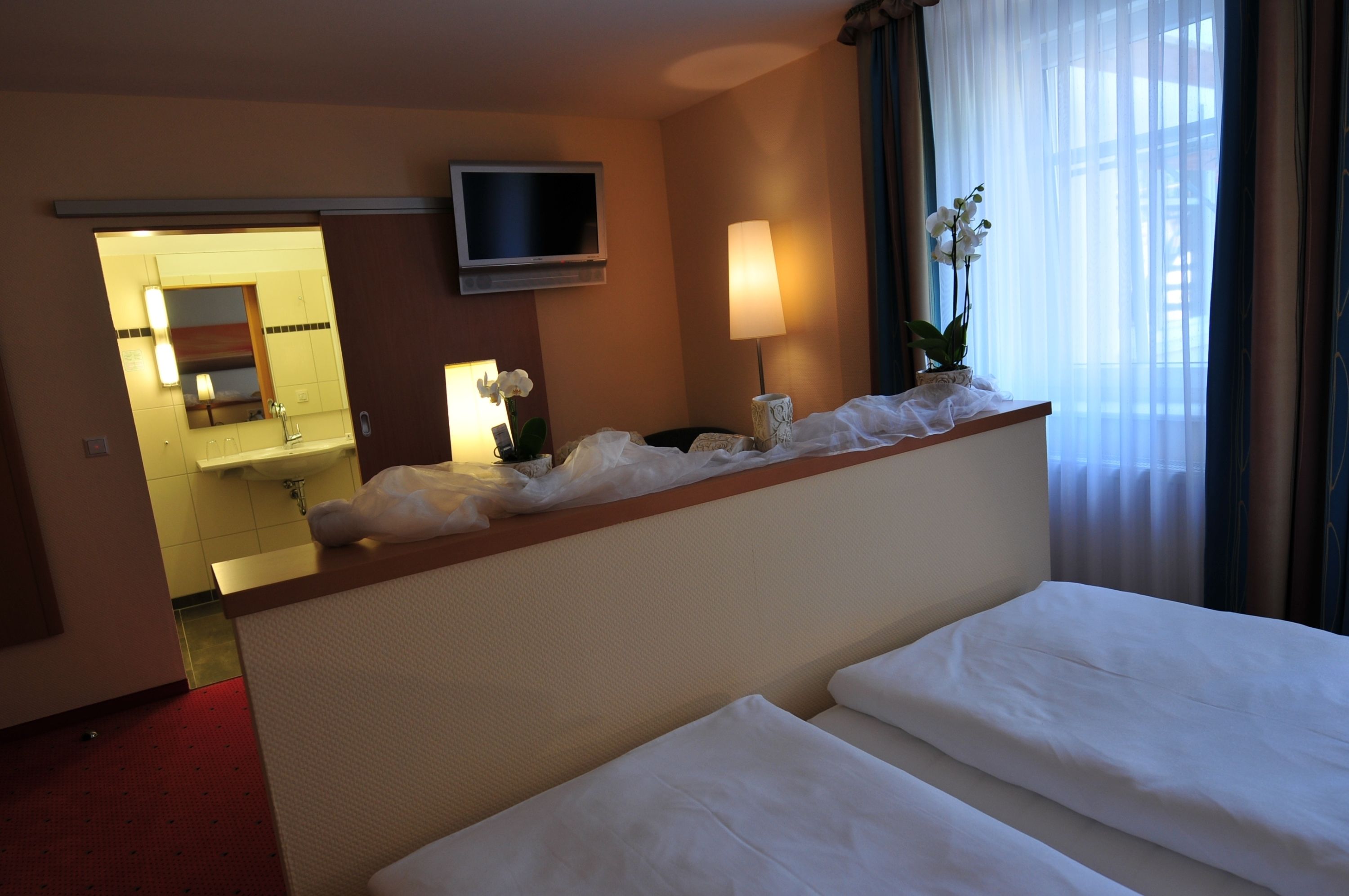 comfort double room | 1 bedroom, minibar, in-room safe, individually decorated