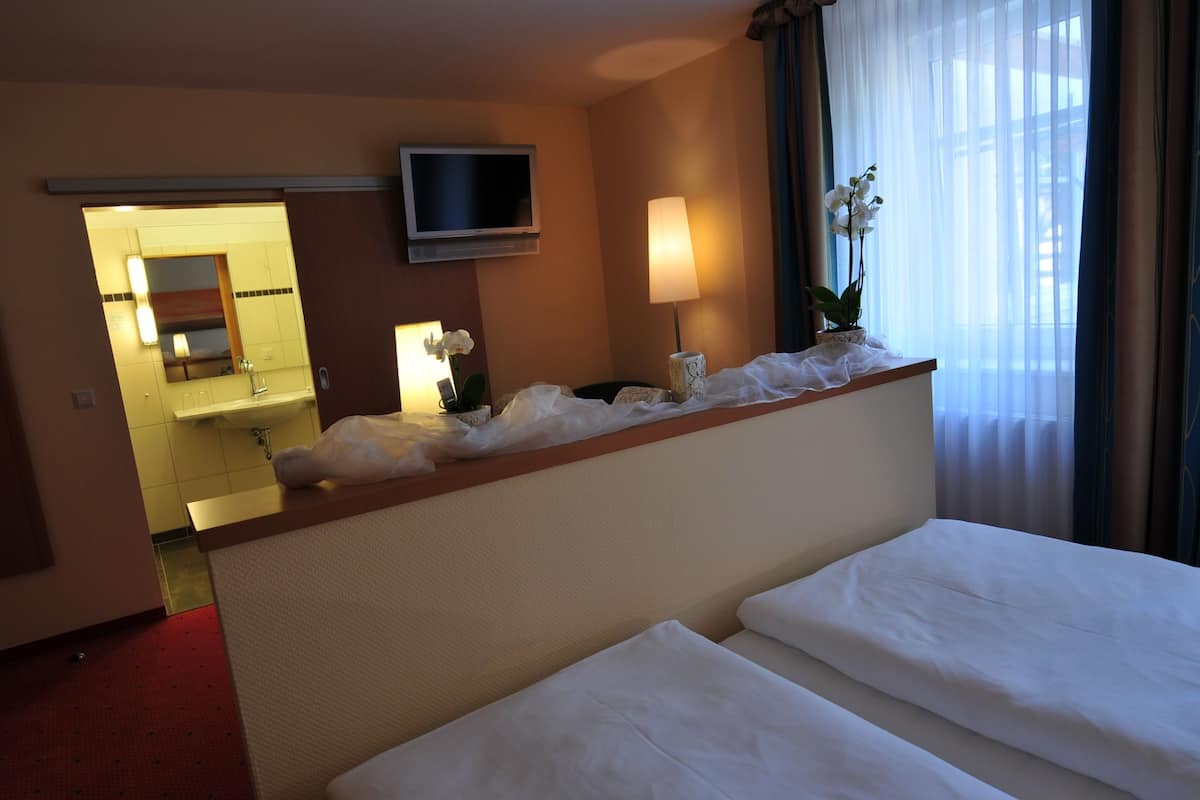comfort double room | 1 bedroom, minibar, in-room safe, individually decorated