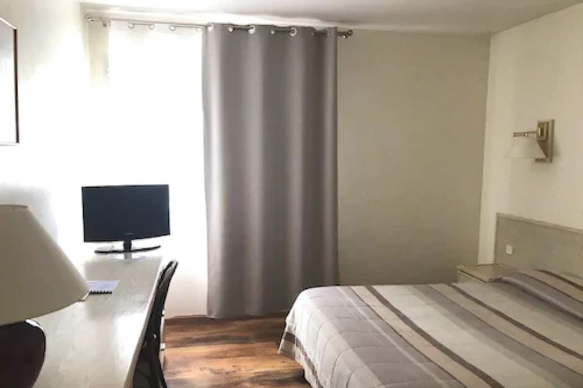 Caja de seguridad en la habitación, escritorio y insonorización