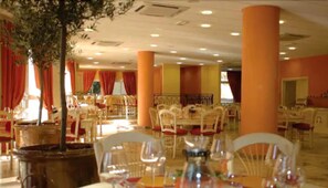 Lunch and dinner served - Hôtel Oméga (Valbonne)