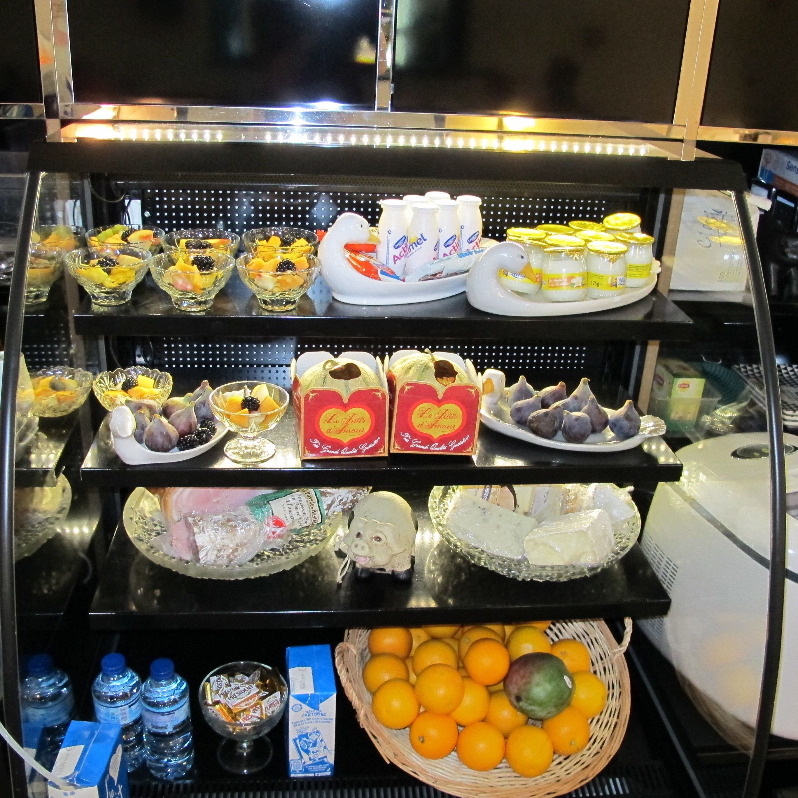 daily buffet breakfast (eur 16 per person)