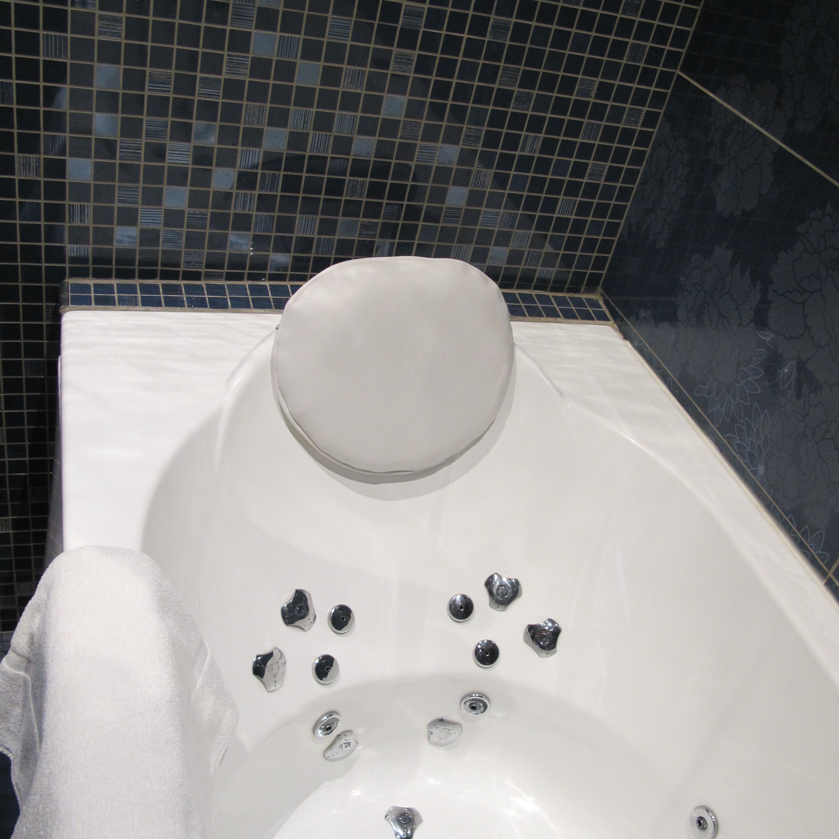 junior triple room | jetted bathtub