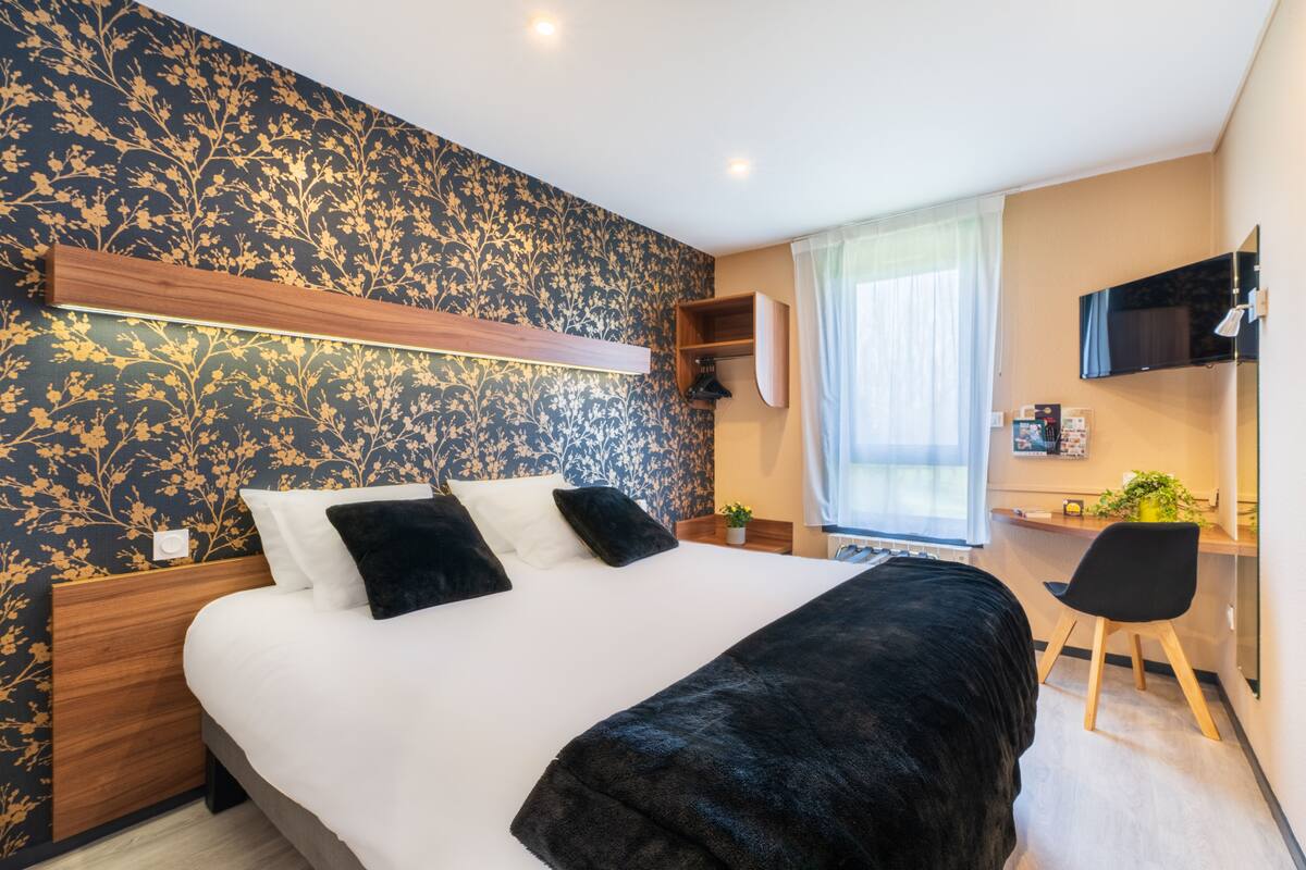 superior garden room | desk, blackout curtains, iron/ironing board, free wifi