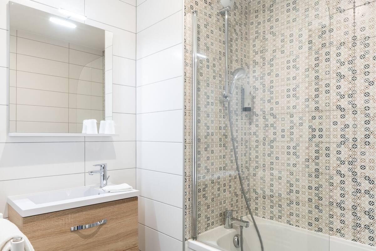 superior garden room | bathroom | free toiletries, hair dryer, towels