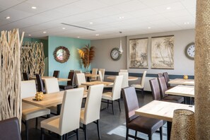 Breakfast, lunch, dinner served; Regional cuisine 