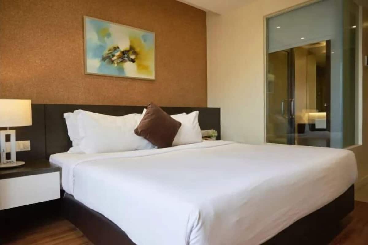 Een minibar, een kluis op de kamer, geluiddichte muren