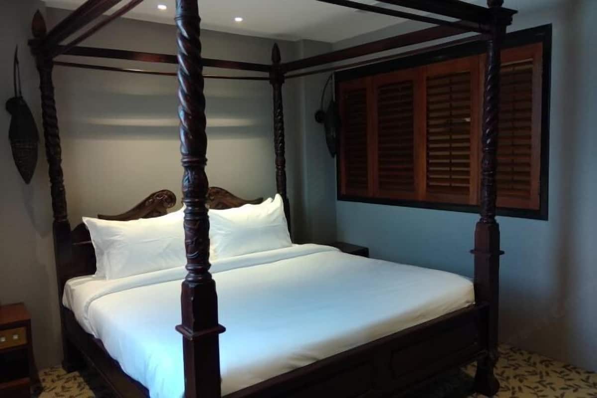 Minibar, in-room safe, soundproofing, iron/ironing board