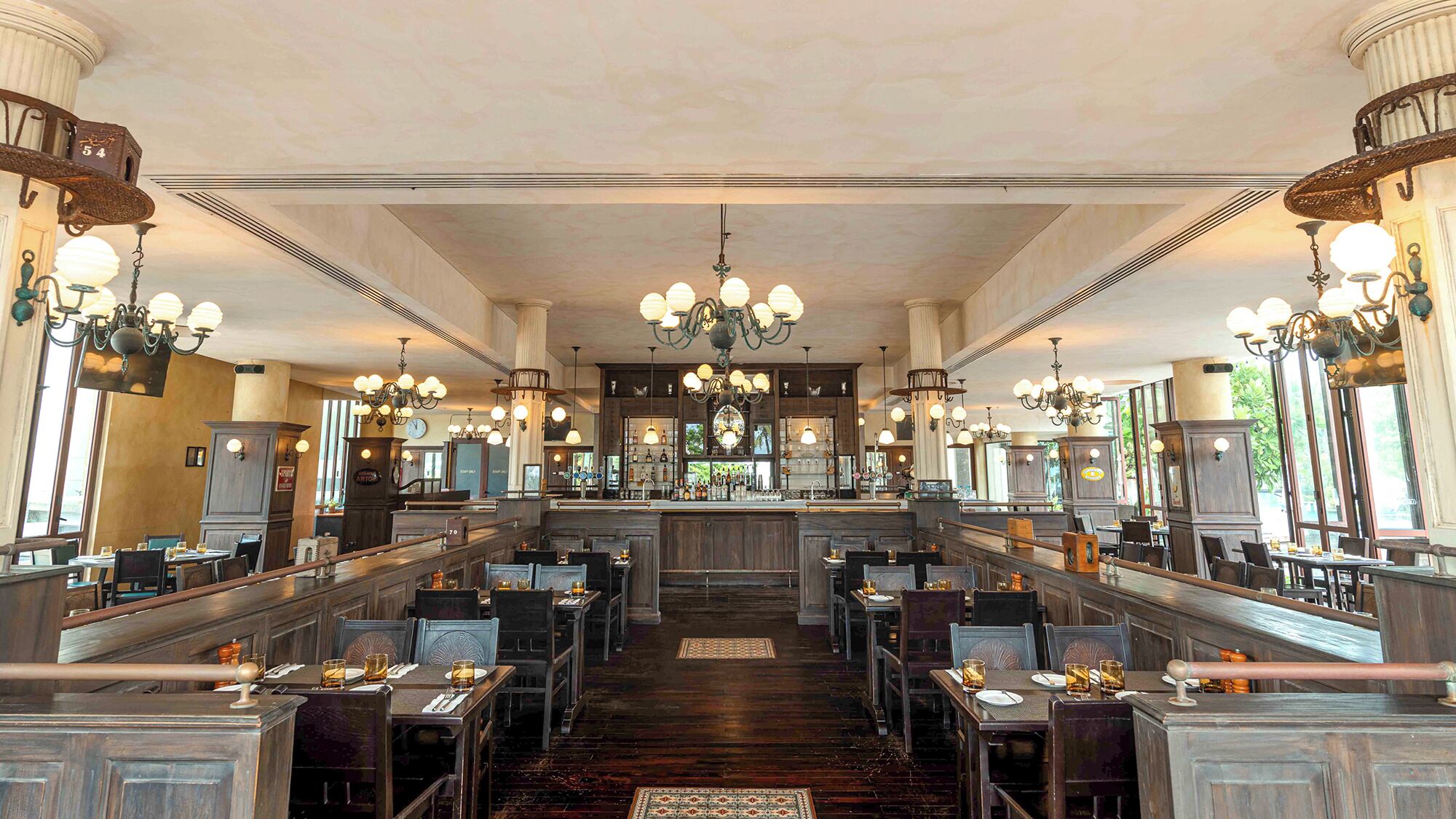 5 restaurants, breakfast, lunch, dinner served; Belgian cuisine