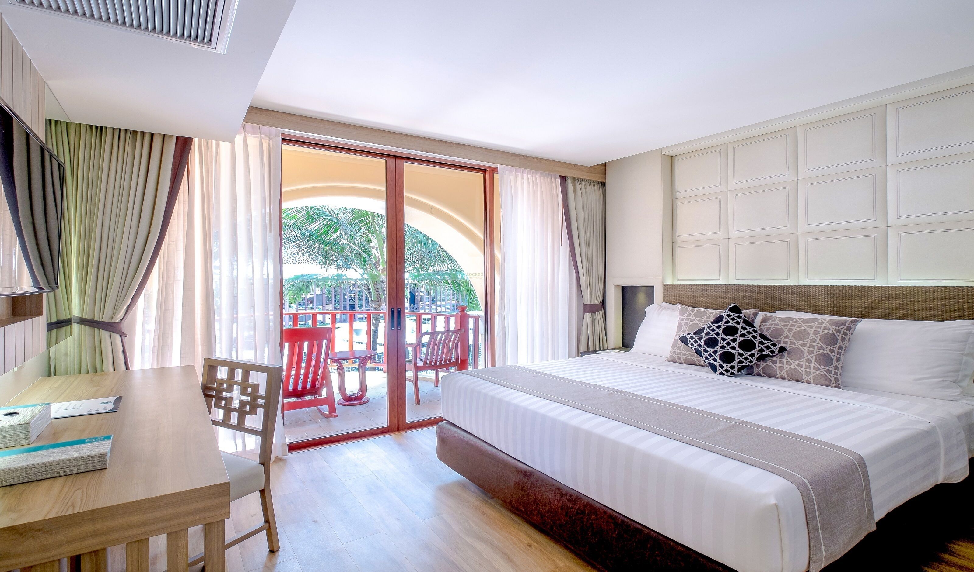 1 bedroom, minibar, in-room safe, desk