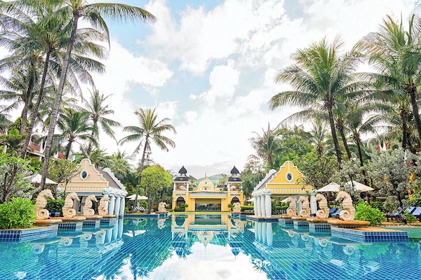 3 outdoor pools
