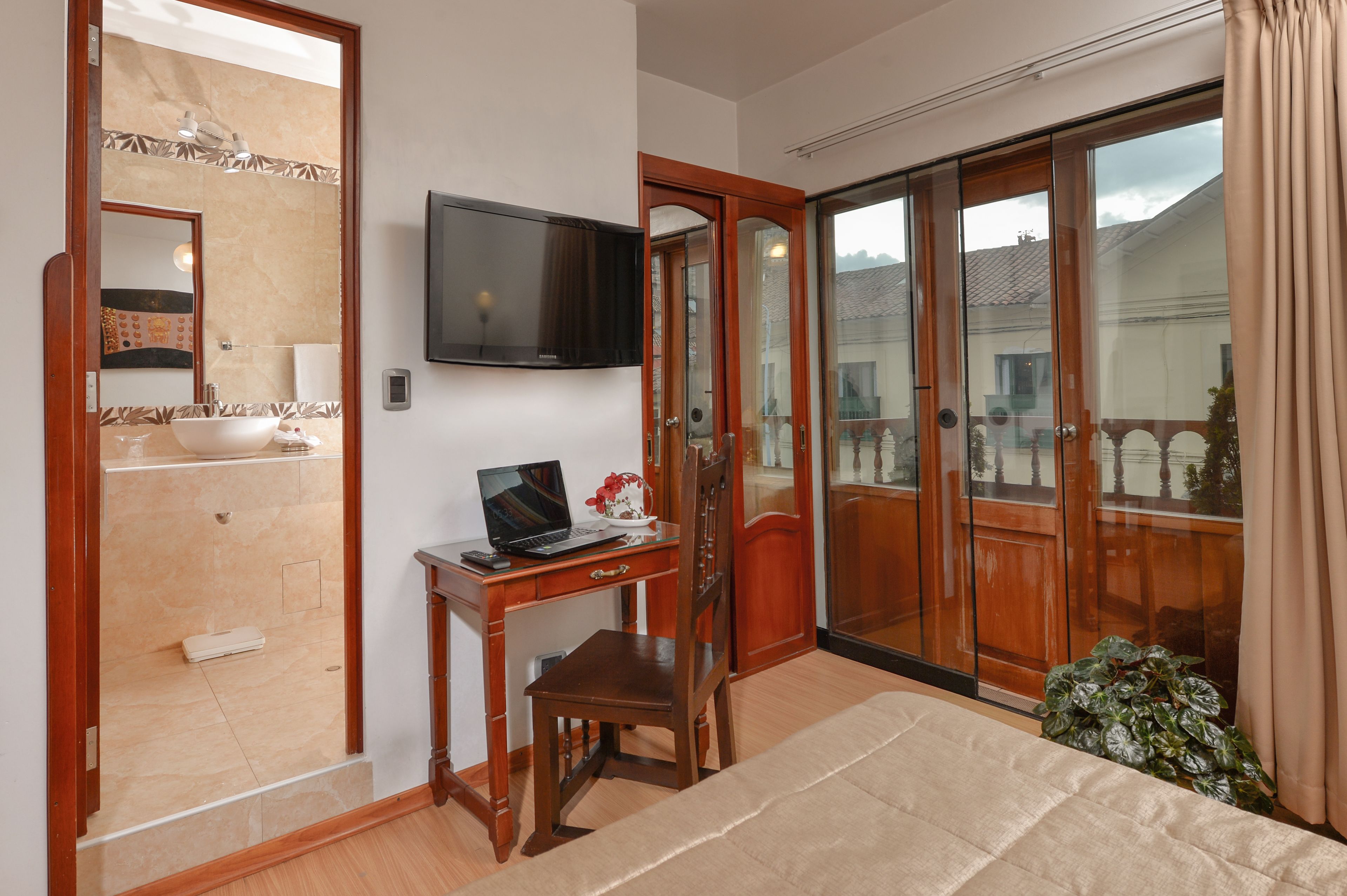 comfort single room, 1 large single bed | 1 bedroom, in-room safe, desk, iron/ironing board