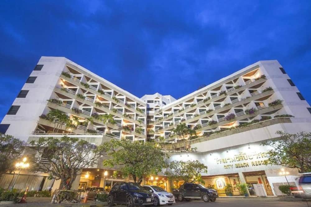 City Beach Resort