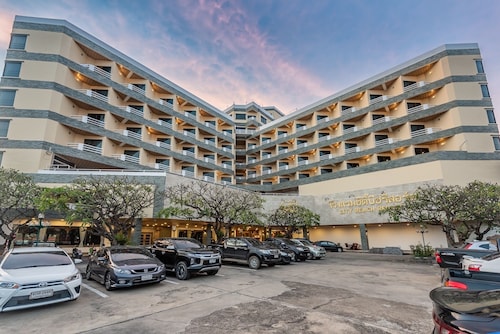 City Beach Resort