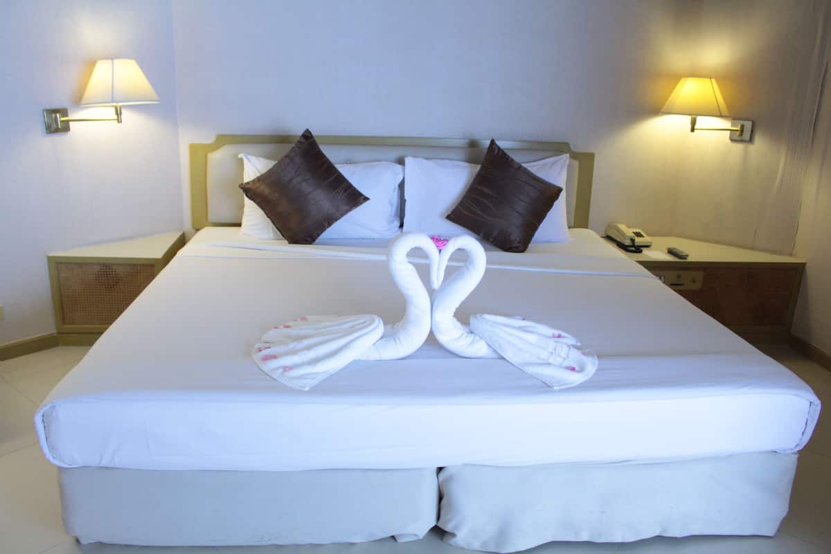 Executive Double or Twin | Minibar, in-room safe, desk, free cots/infant beds