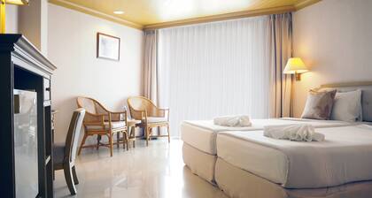City Beach Resort