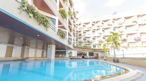 Outdoor pool - City Beach Resort (Hua Hin)