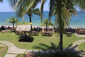 Daily buffet breakfast (THB 500 per person)