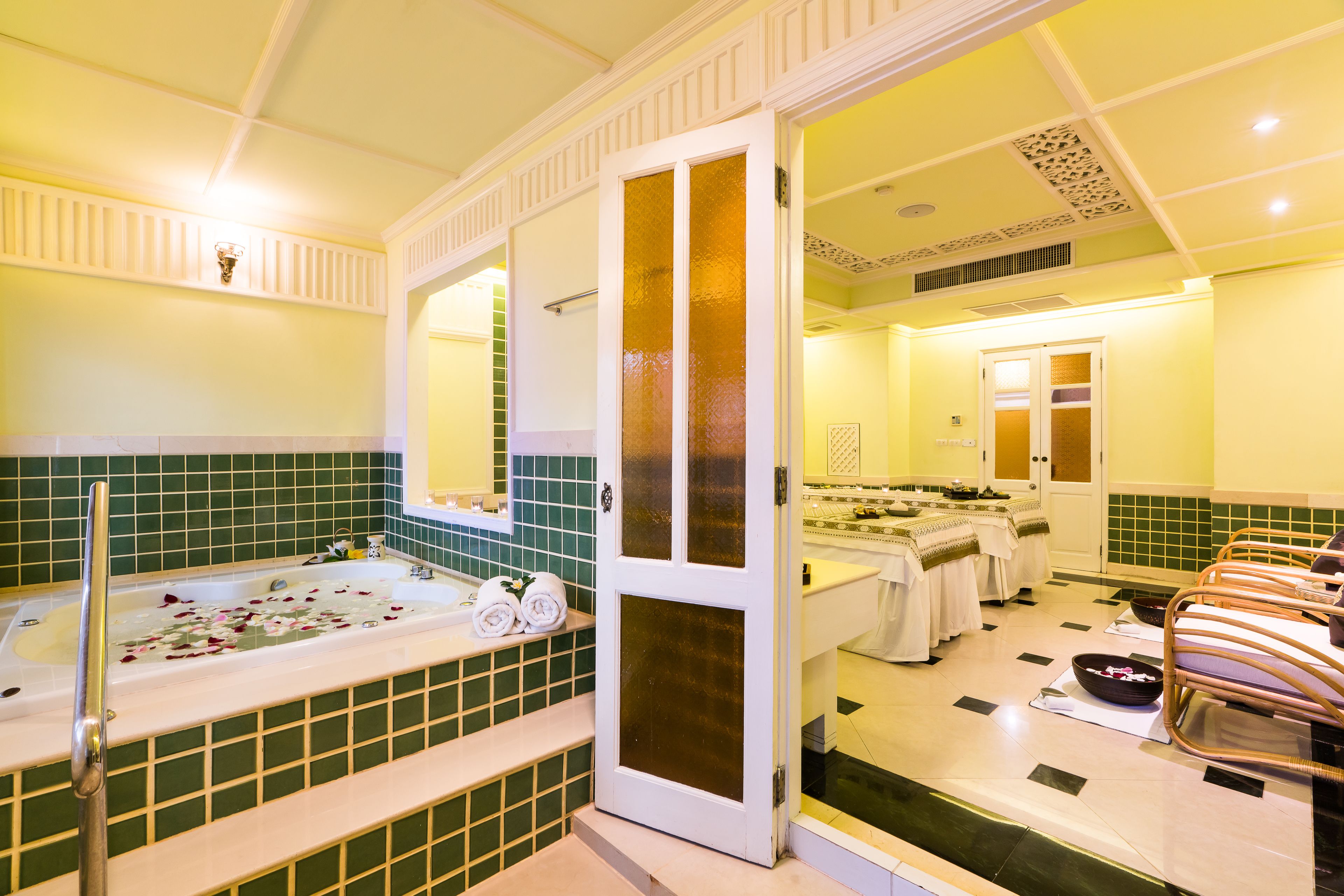 sauna, body treatments, aromatherapy, body wraps, body scrubs, facials