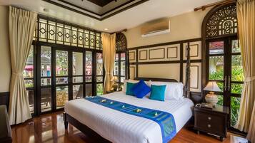 In-room safe, desk, blackout curtains, free WiFi