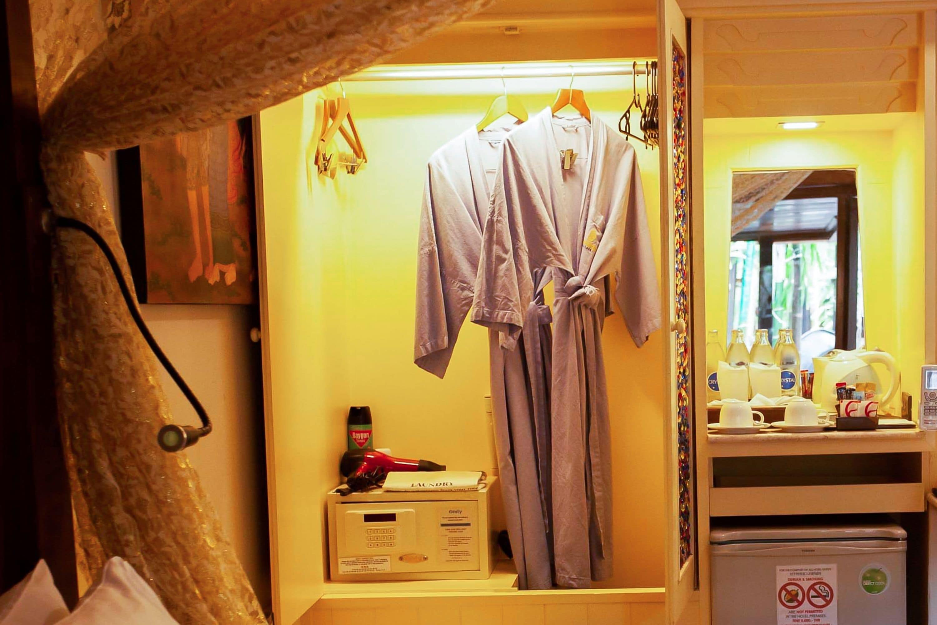 deluxe room, 1 bedroom, garden area | 1 bedroom, in-room safe, individually decorated, laptop workspace