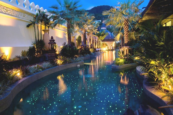 3 piscines extérieures