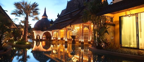 3 piscines extérieures