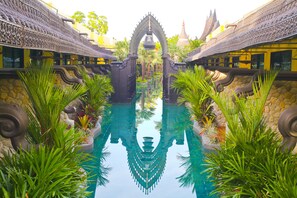 3 outdoor pools